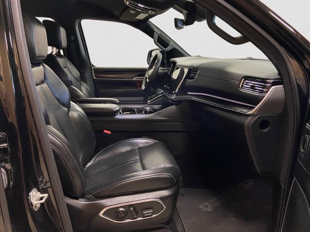 Used 2024 Jeep Wagoneer Base image 17