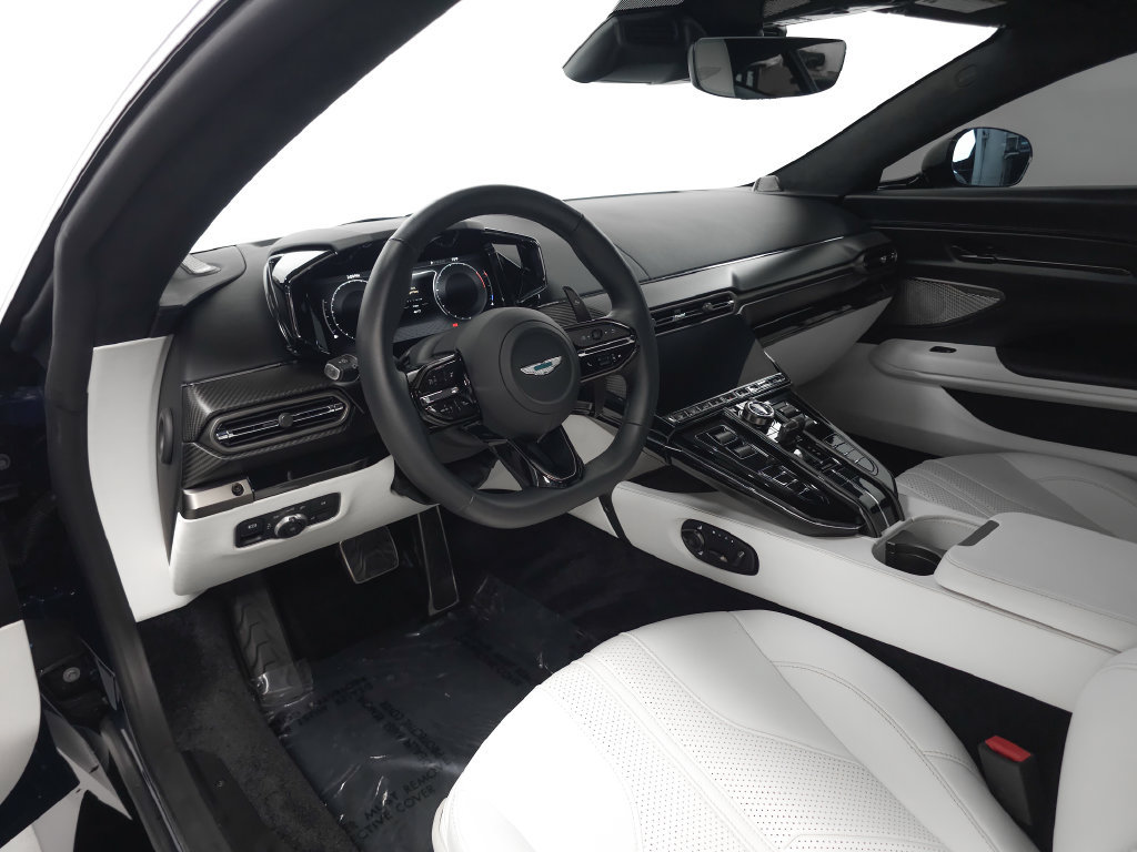 Used 2025 Aston Martin V8 Vantage Coupe RWD image 10