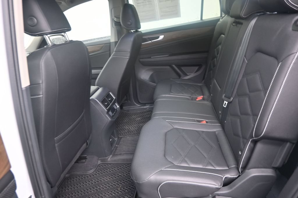 Used 2026 Volkswagen Atlas SE FWD image 13
