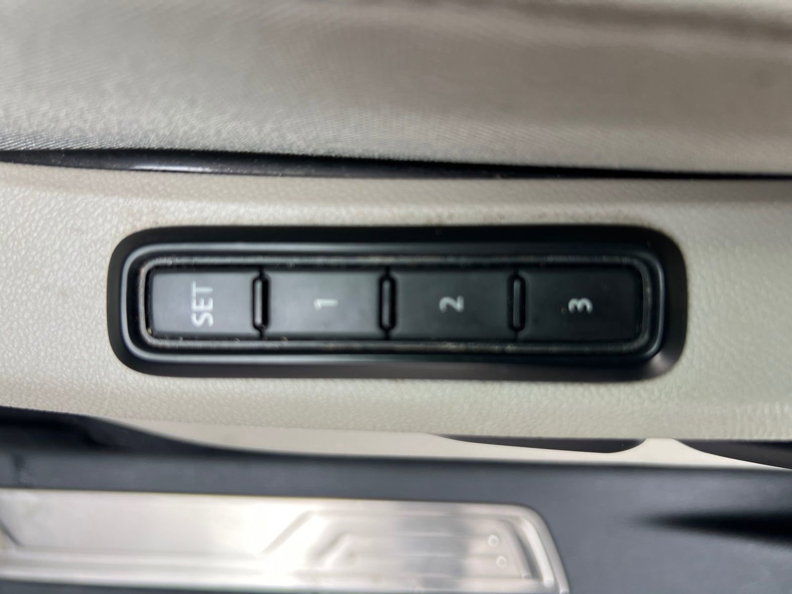 Used 2019 Volkswagen Atlas SEL R-Line image 28