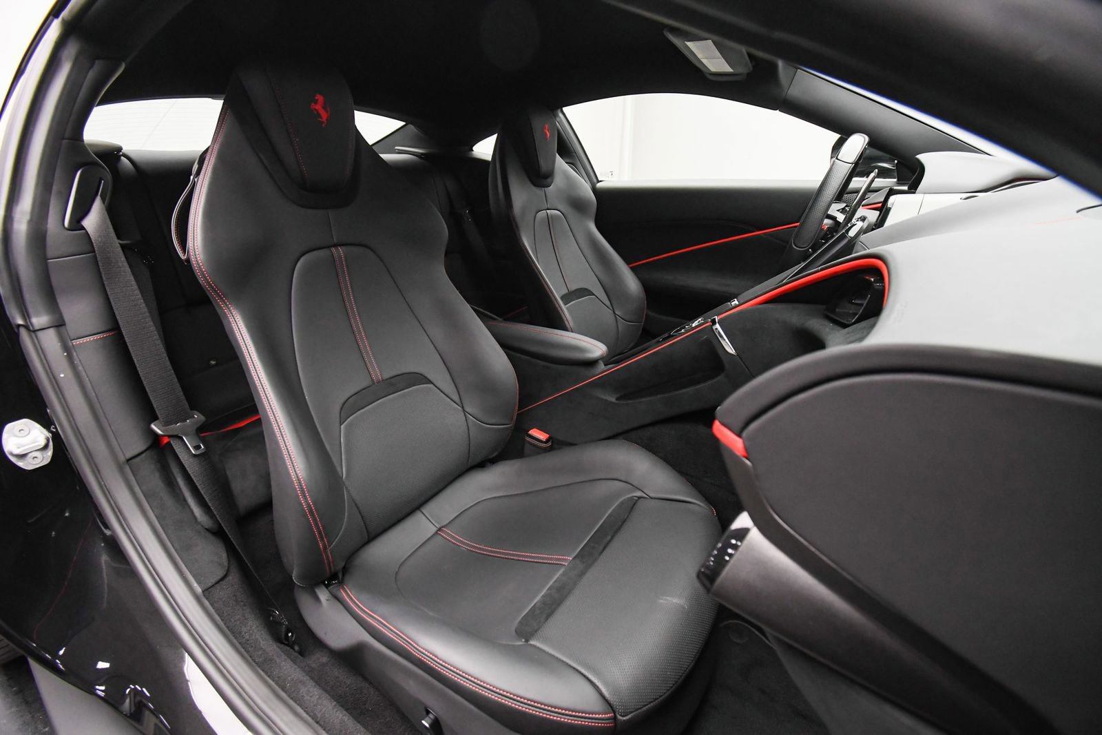 Used 2023 Ferrari Roma image 17