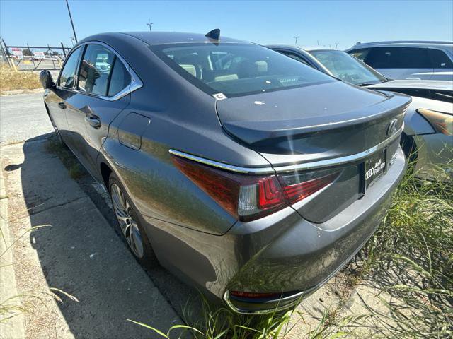 Used 2021 Lexus ES 300h w/ Premium Package image 4