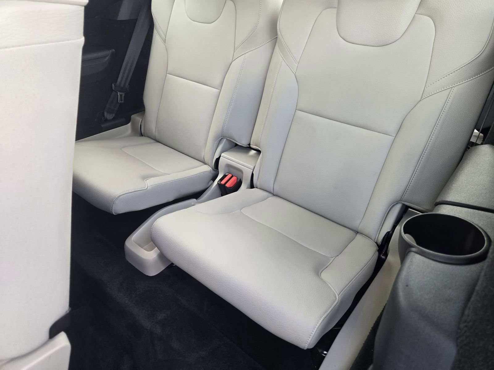 Used 2016 Volvo XC90 T6 Momentum w/ Momentum Plus Package AWD/4WD image 37