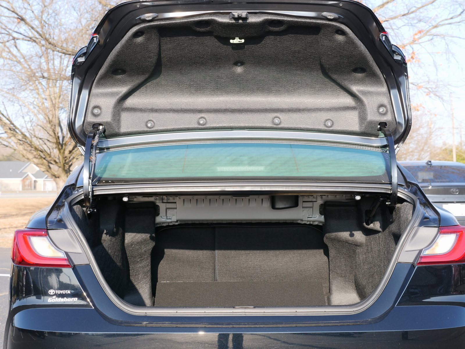 Used 2025 Toyota Camry LE image 15