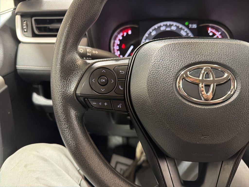 Used 2025 Toyota RAV4 XLE AWD/4WD image 25
