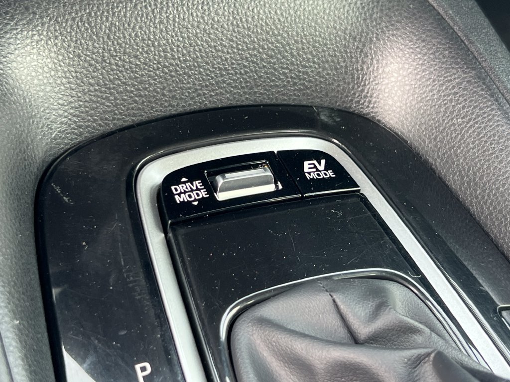 Used 2023 Toyota Corolla SE w/ SE Package FWD image 31