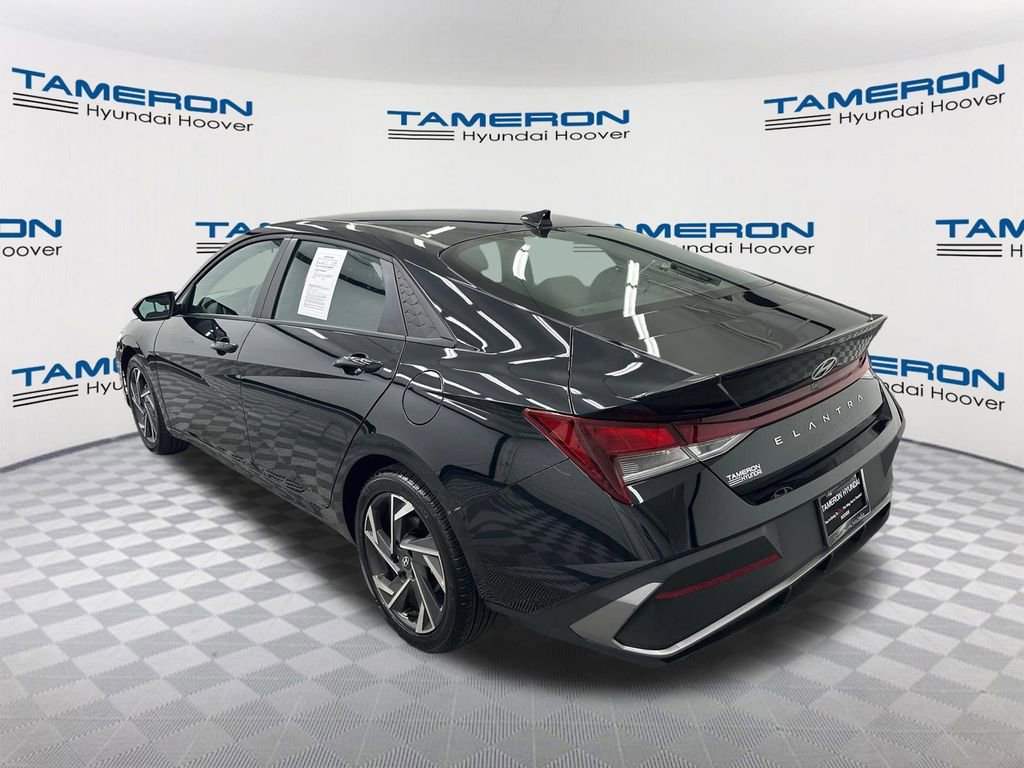 Used 2025 Hyundai Elantra Sport FWD image 3