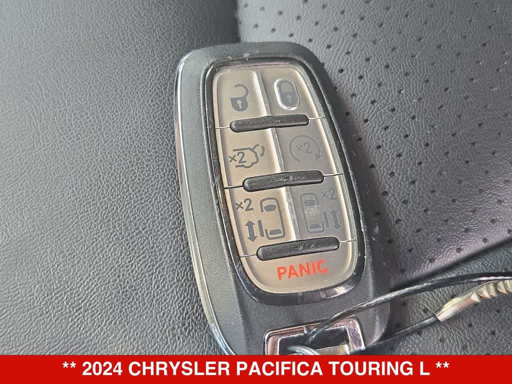 Used 2024 Chrysler Pacifica Touring-L FWD image 32