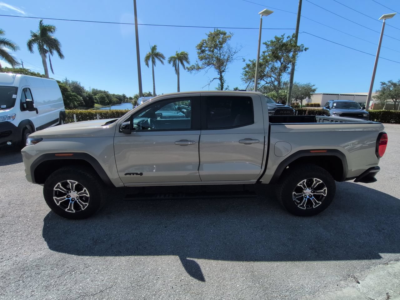 Used 2024 GMC Canyon AT4 AWD/4WD image 8