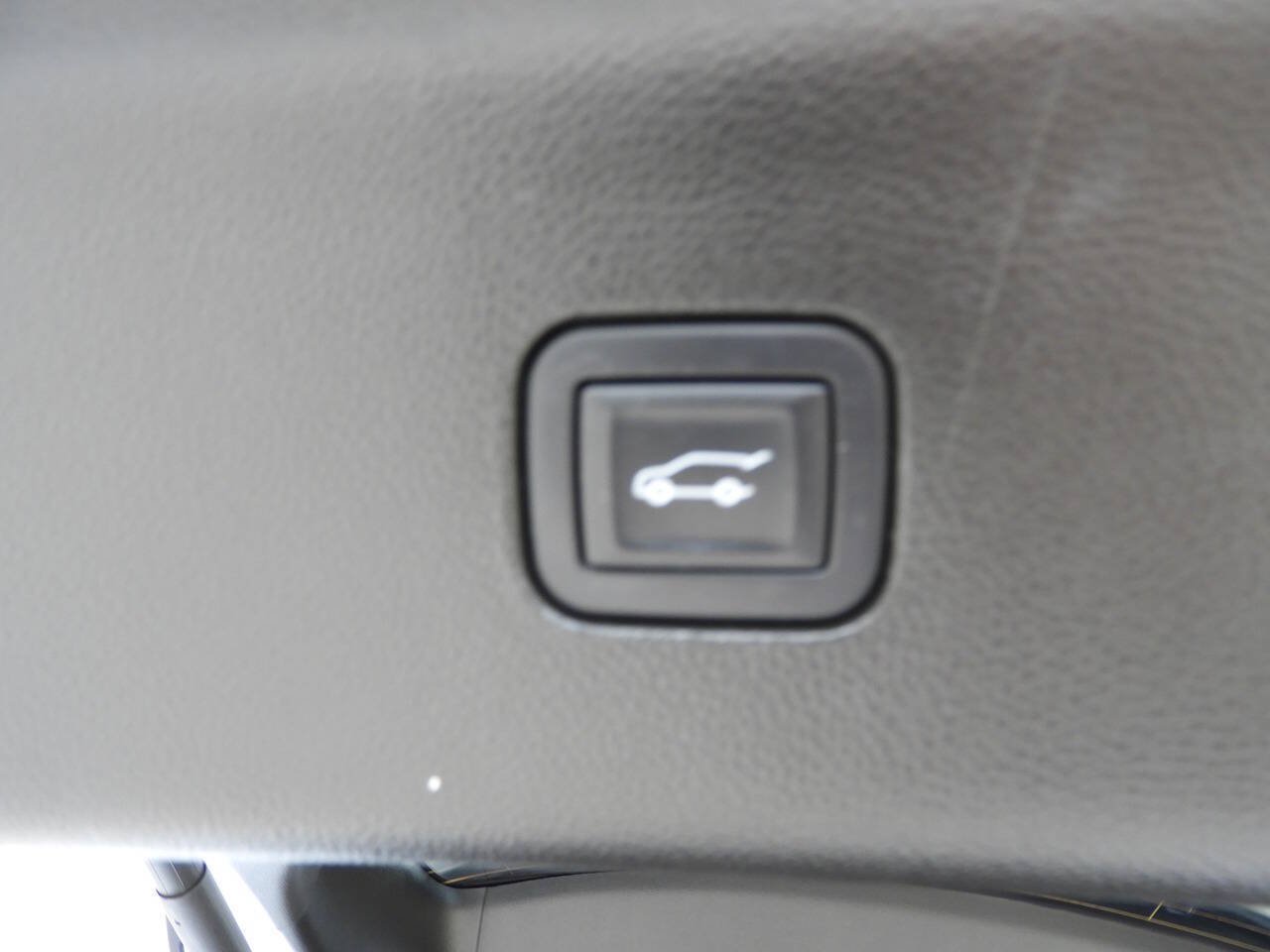 Used 2022 Buick Enclave Essence w/ Trailering Package, 5000 lbs. FWD image 33