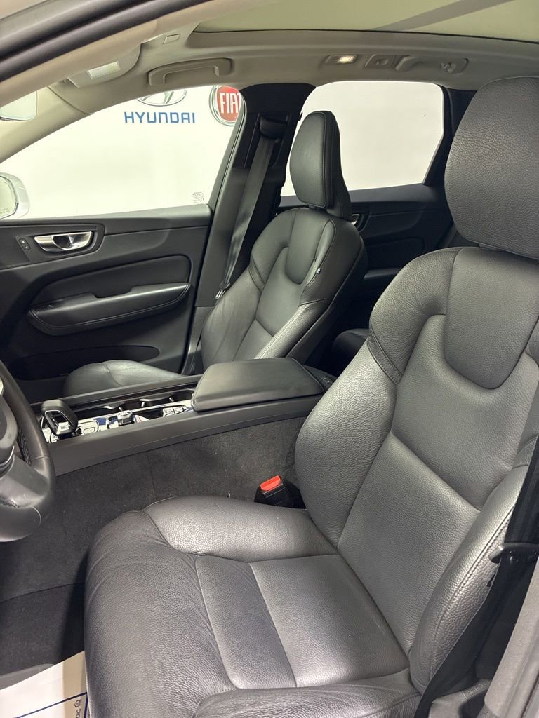 Used 2023 Volvo XC60 B5 Plus w/ Climate Package AWD/4WD image 11