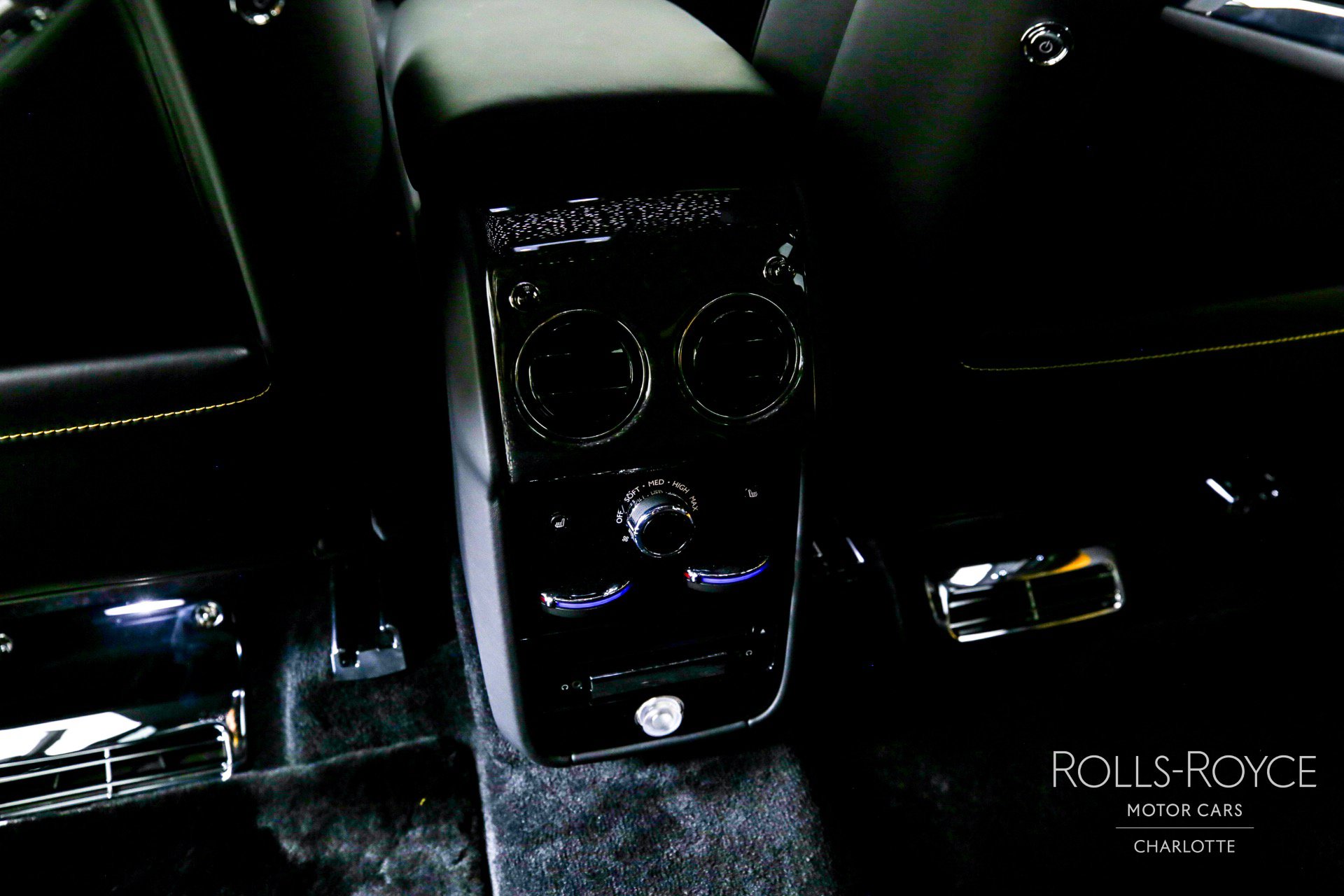 Certified 2024 Rolls-Royce Cullinan Black Badge w/ Dark Exterior Package AWD/4WD image 21