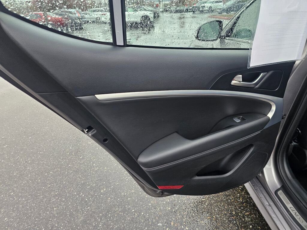 Used 2023 Genesis G70 2.0T image 19