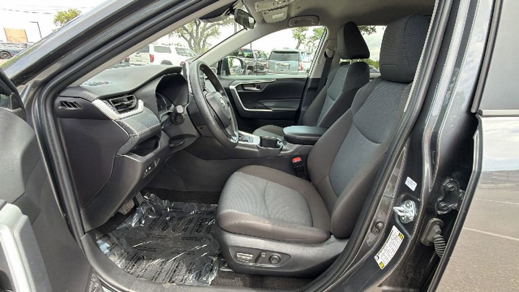 Certified 2025 Toyota RAV4 XLE AWD/4WD image 16