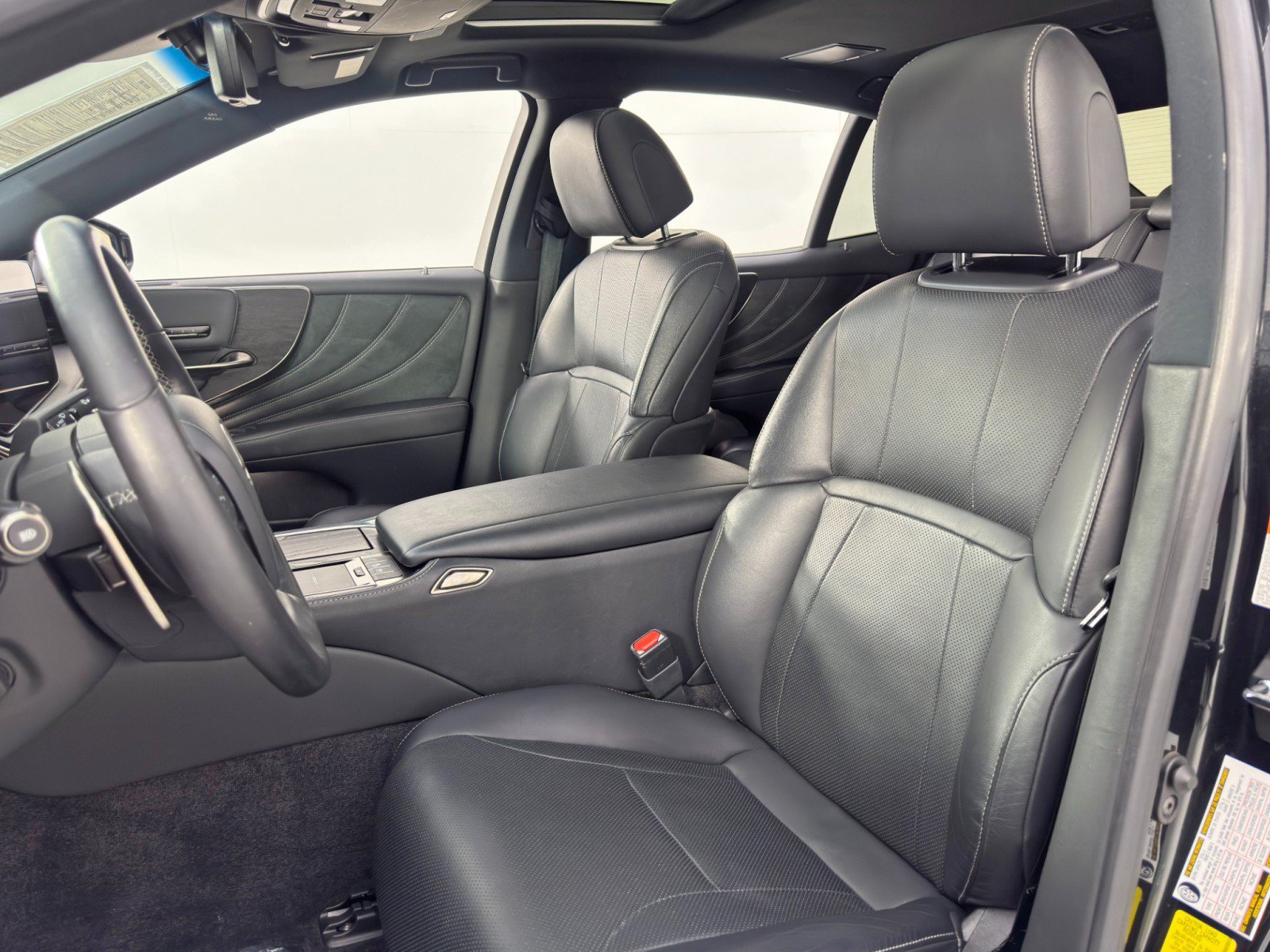 Used 2021 Lexus LS 500 w/ Cold Weather Package (CK) RWD image 41