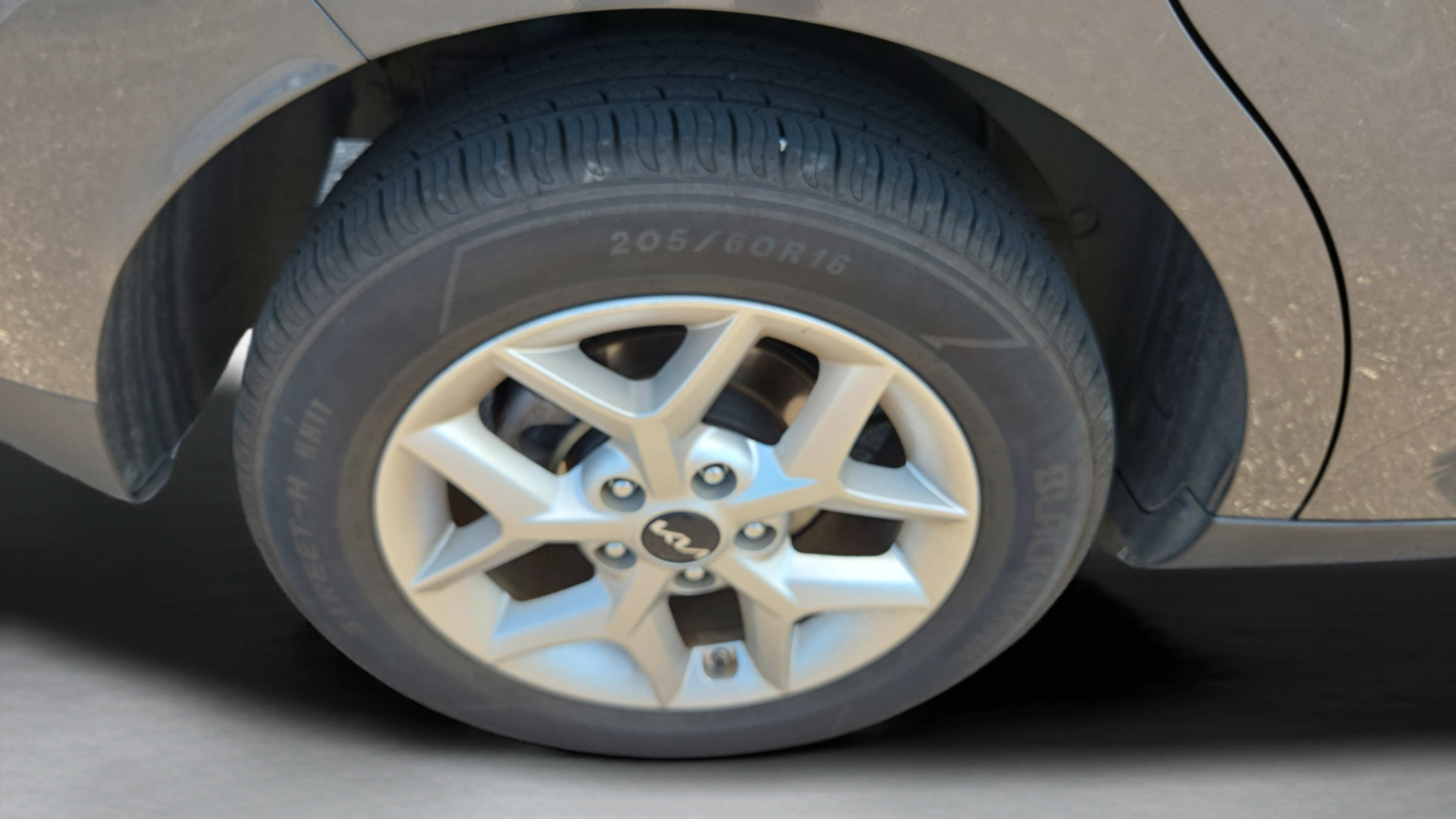 Used 2024 Kia Soul LX w/ Option Group 015 FWD image 32