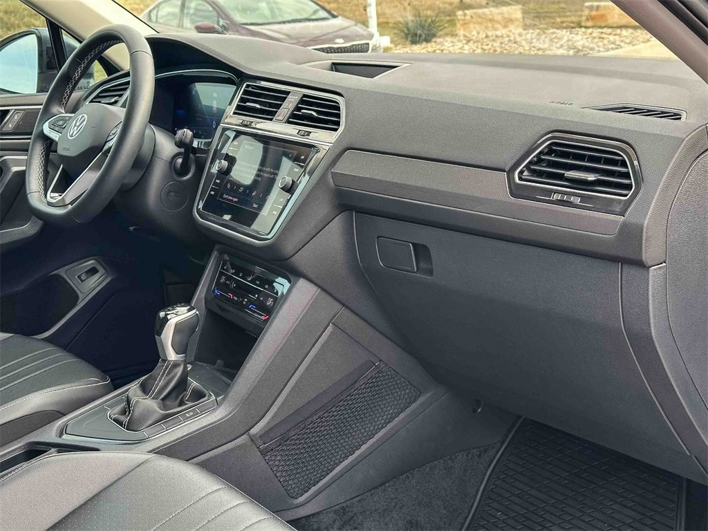 Used 2024 Volkswagen Tiguan SE image 22