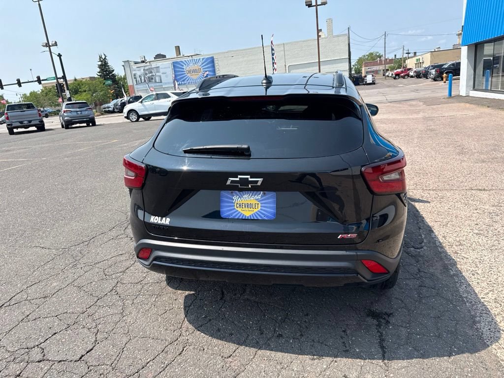 Used 2025 Chevrolet Trax RS FWD image 12