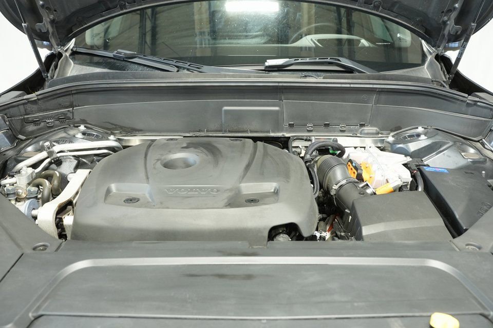 Used 2022 Volvo XC90 T8 R-Design w/ Advanced Package image 12