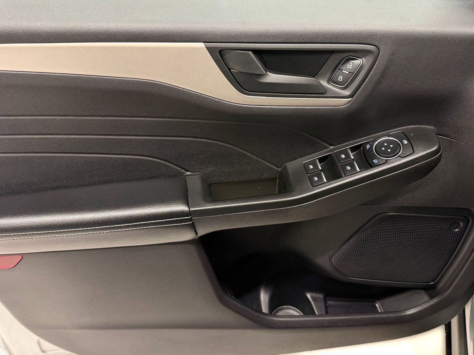 Used 2022 Ford Escape SE image 10