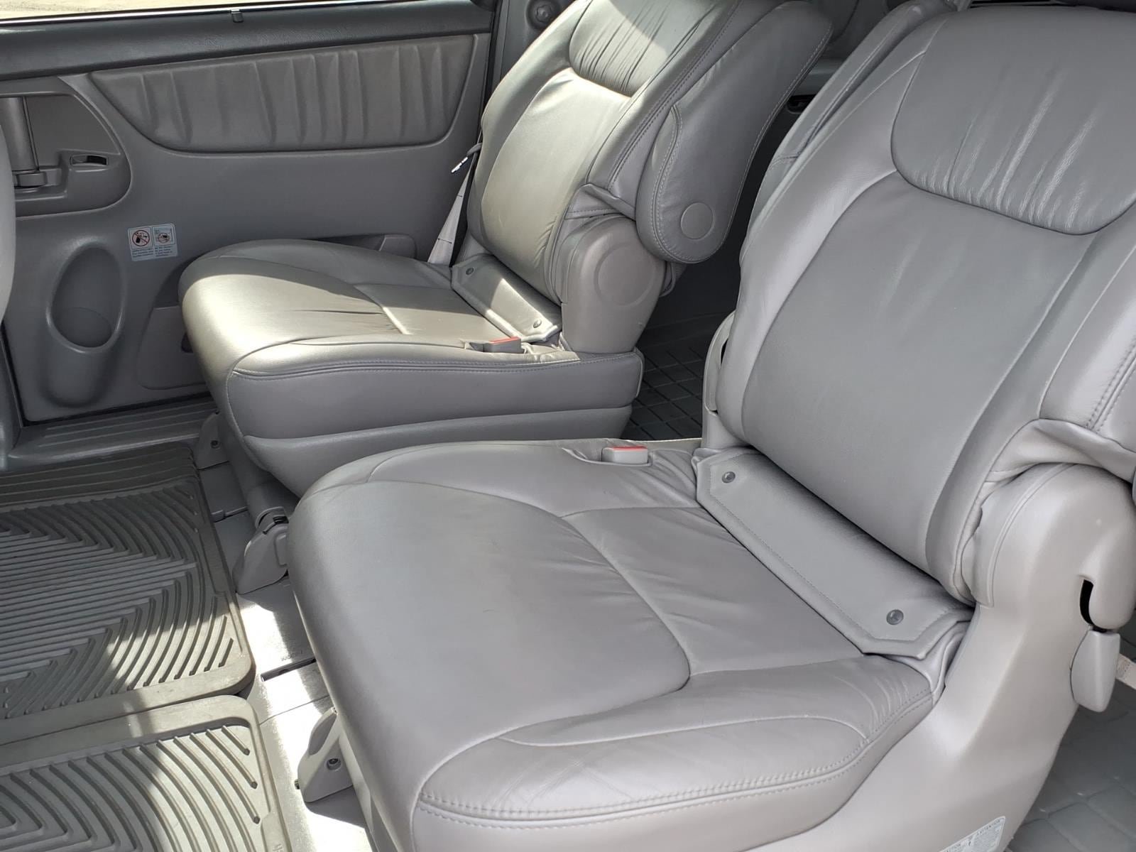 Used 2009 Toyota Sienna XLE Limited FWD image 9