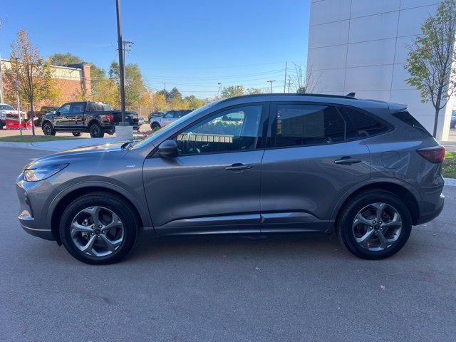 Used 2024 Ford Escape ST-Line w/ Tech Pack #1 AWD/4WD image 8