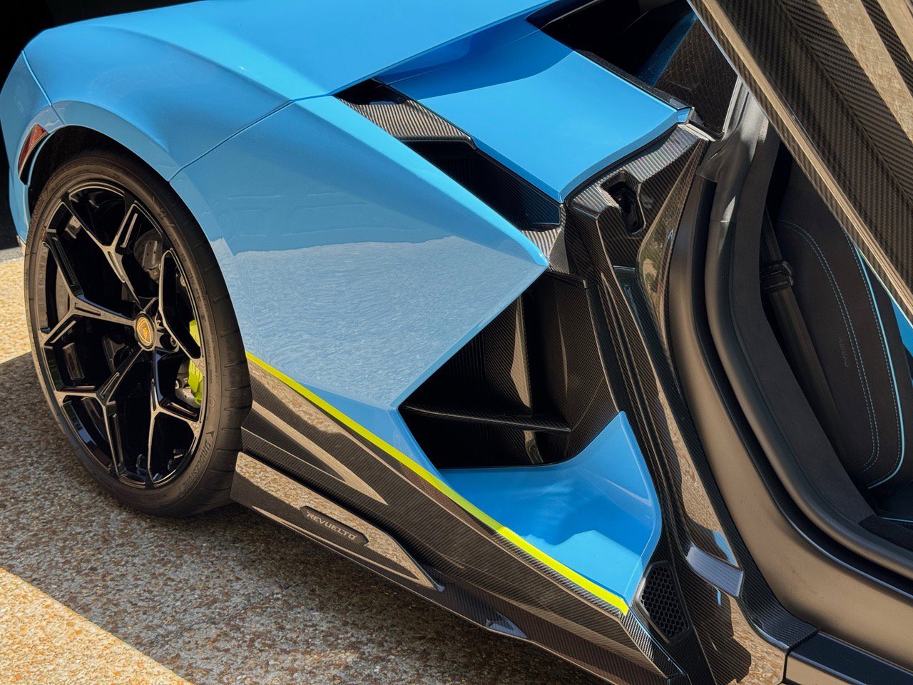 Used 2024 Lamborghini Revuelto AWD/4WD image 24