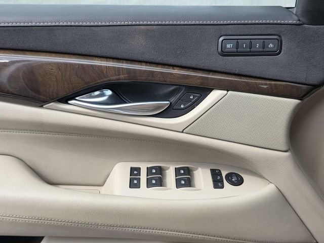 Used 2018 Cadillac Escalade Luxury RWD image 17