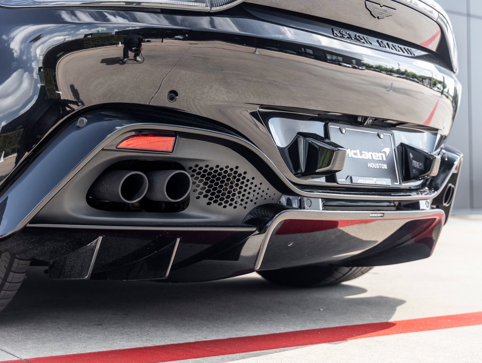 Used 2022 Aston Martin V8 Vantage Roadster RWD image 15