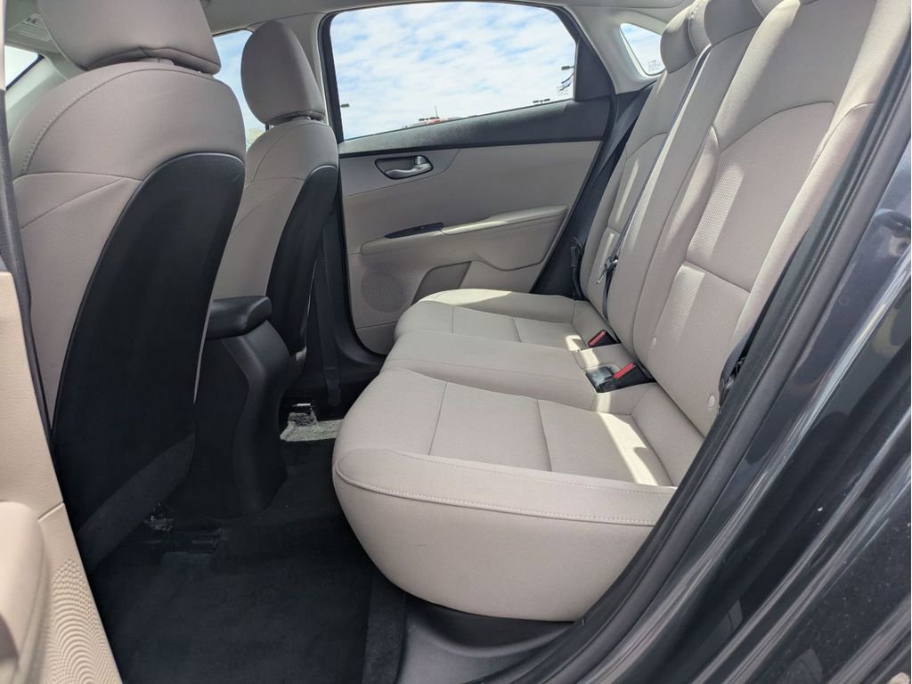 Used 2020 Kia Forte LXS FWD image 32