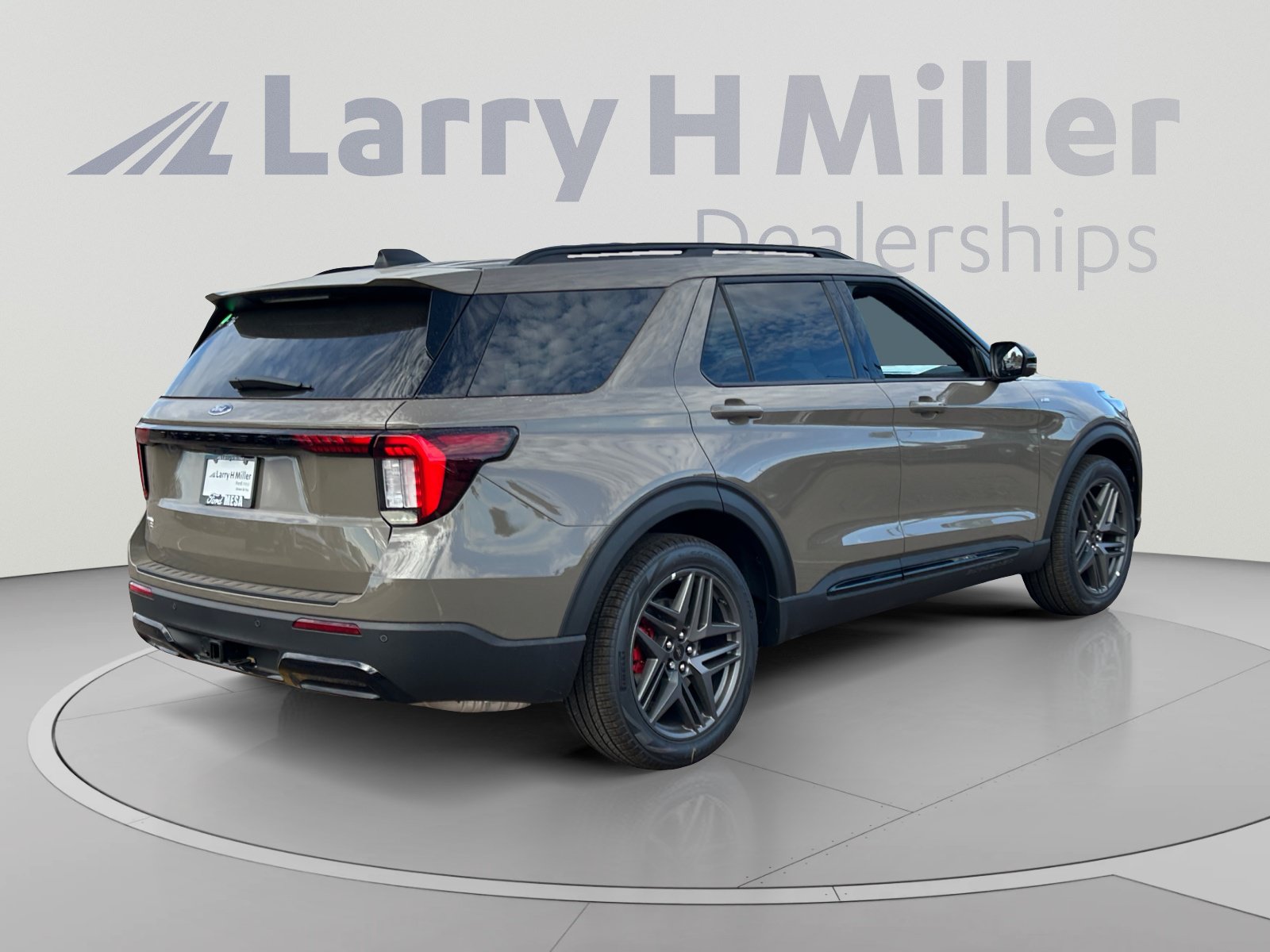 New 2026 Ford Explorer ST-Line w/ ST-Line Street Pack RWD image 5