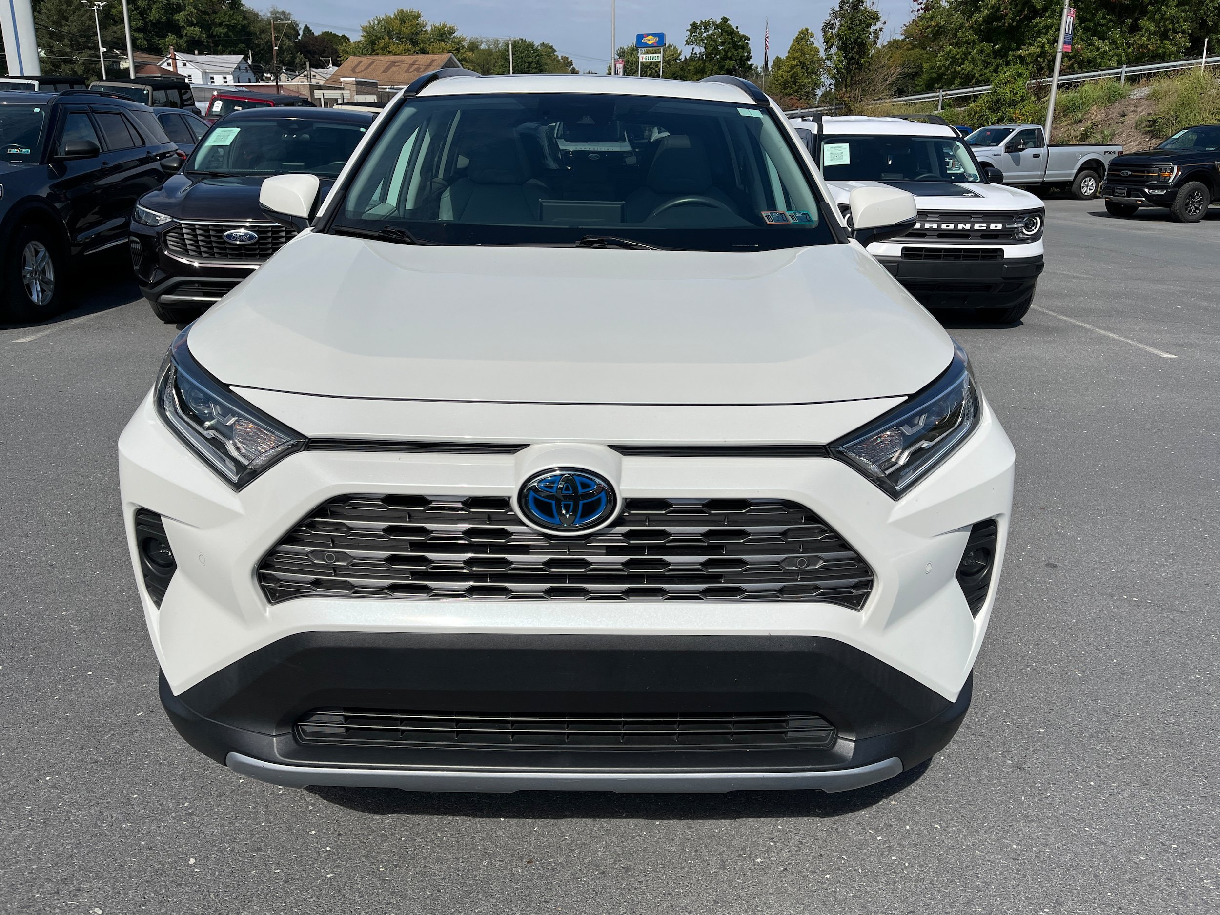 Used 2019 Toyota RAV4 Limited w/ Carpet Mat Package AWD/4WD image 3