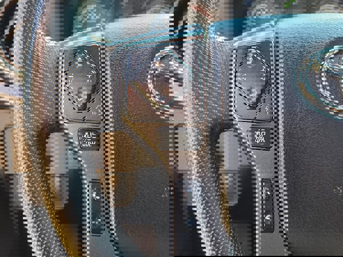 Used 2016 Toyota Tacoma TRD Sport w/ Premium & Technology Package image 33