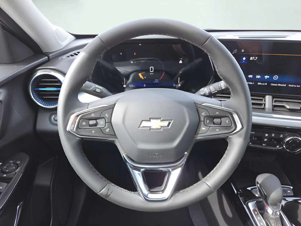 New 2026 Chevrolet Trax LT w/ LT Convenience Package FWD image 12