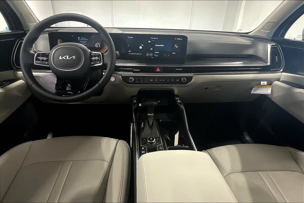 Used 2025 Kia Sorento S AWD/4WD image 6
