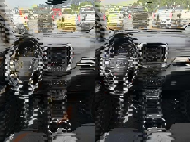 Used 2021 GMC Terrain SLE w/ Driver Convenience Package image 16