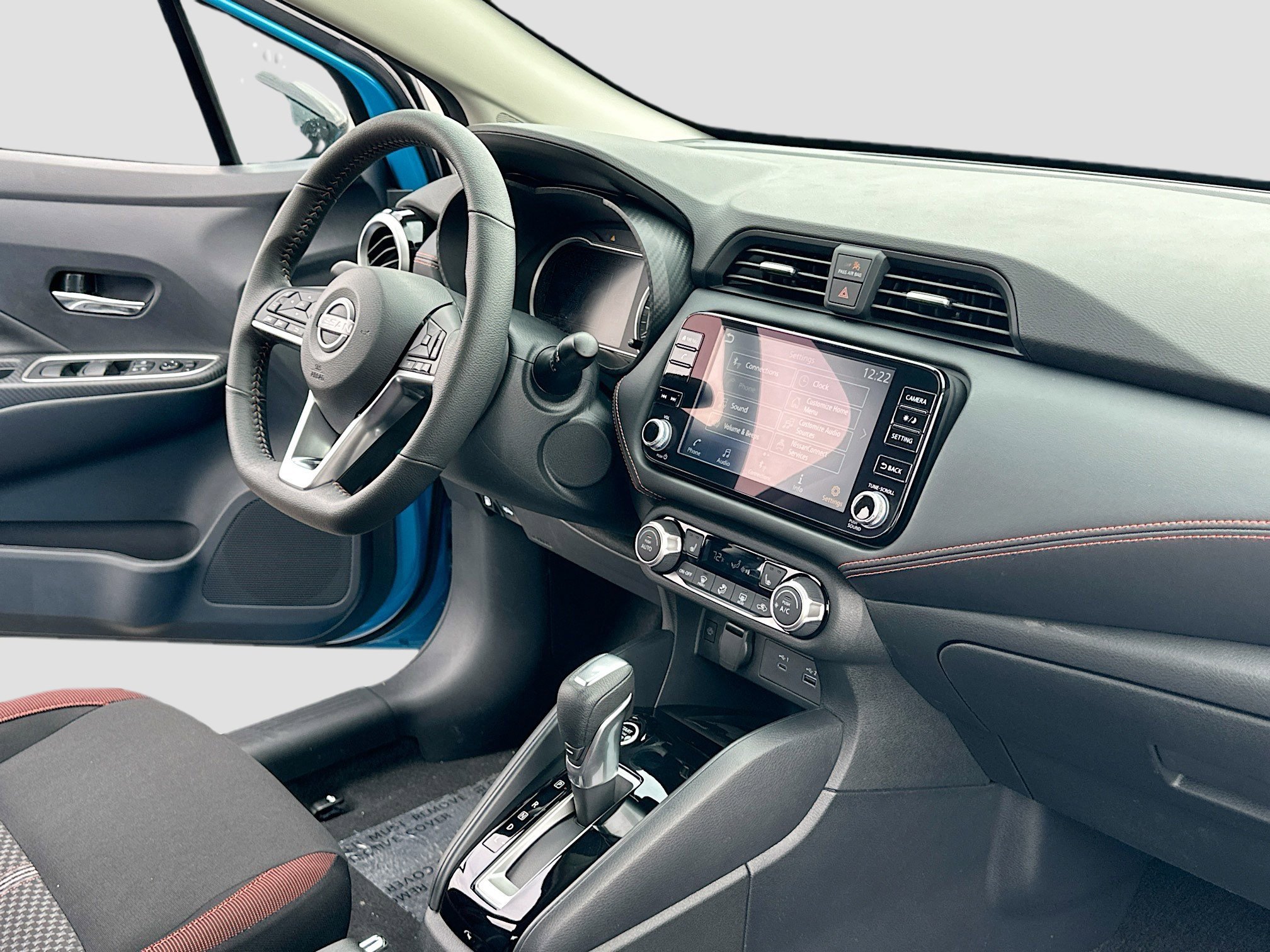 Used 2025 Nissan Versa SR w/ Trunk Package image 5