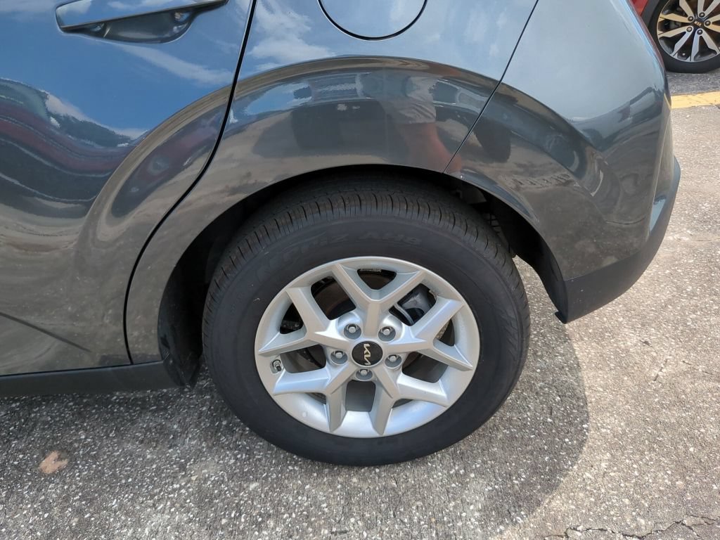 Certified 2025 Kia Soul LX w/ LX Technology Package FWD image 17