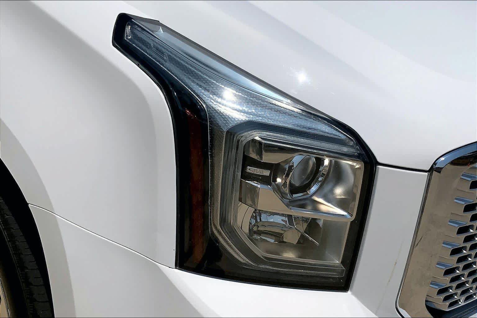 Used 2016 GMC Yukon Denali w/ Open Road Package AWD/4WD image 28