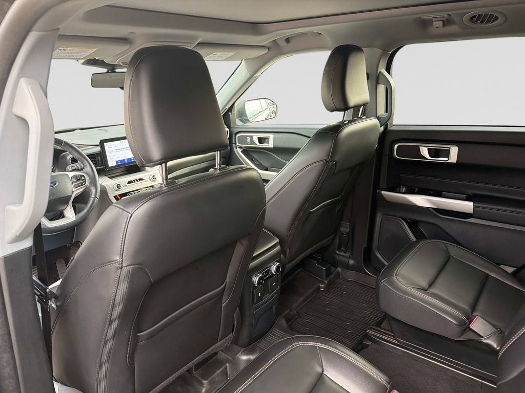 Used 2023 Ford Explorer XLT w/ Equipment Group 202A AWD/4WD image 15