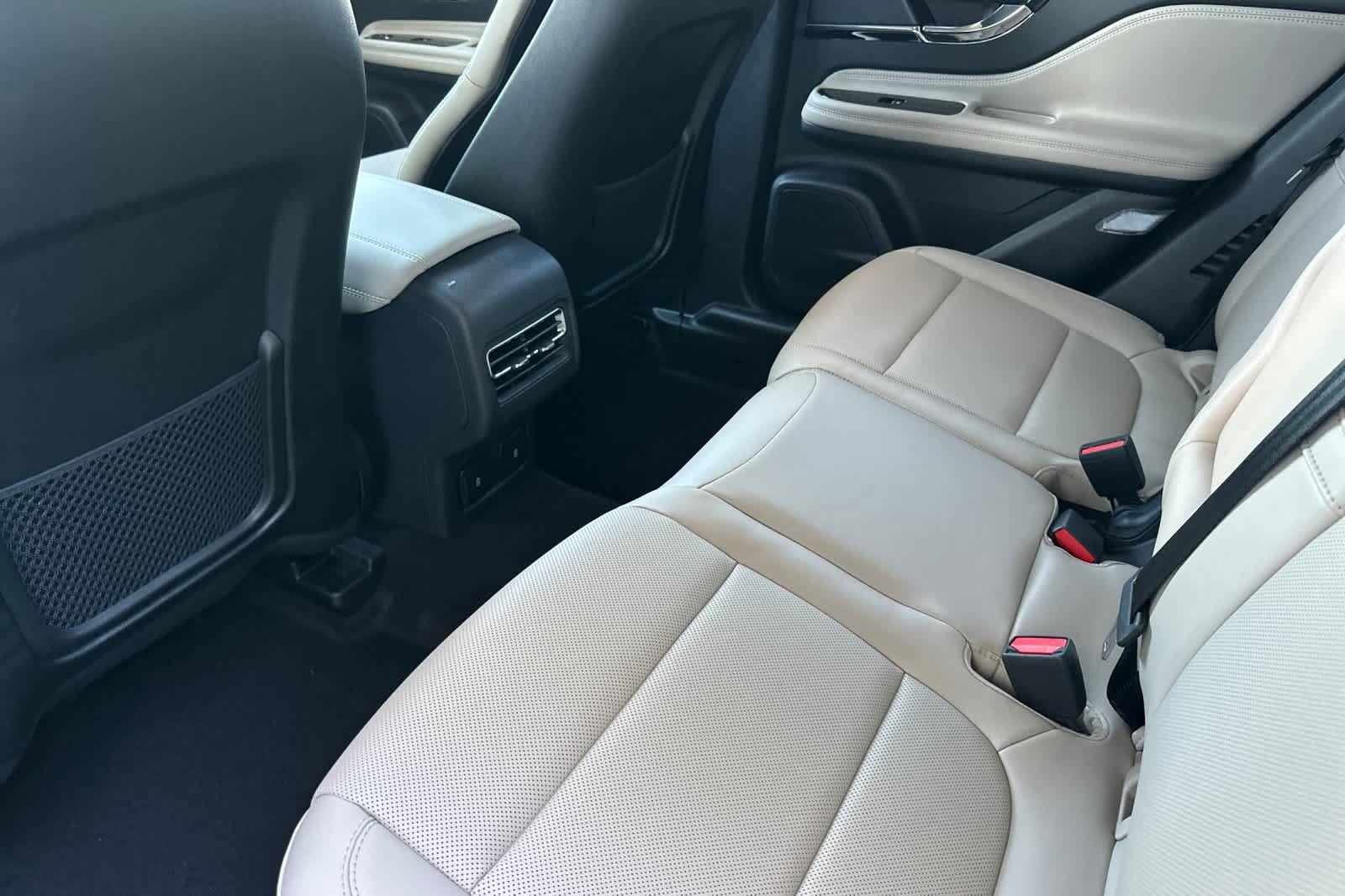 Used 2025 Lincoln Corsair Premiere w/ Equipment Group 101A image 4