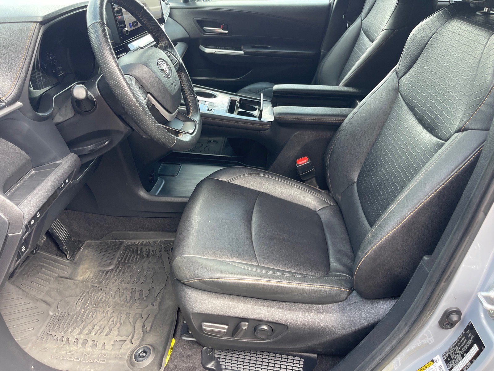 Used 2025 Toyota Sienna XLE Woodland Edition AWD/4WD image 10