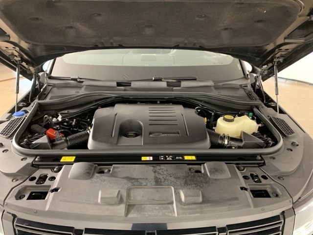 Used 2025 Land Rover Range Rover Sport SE AWD/4WD image 40
