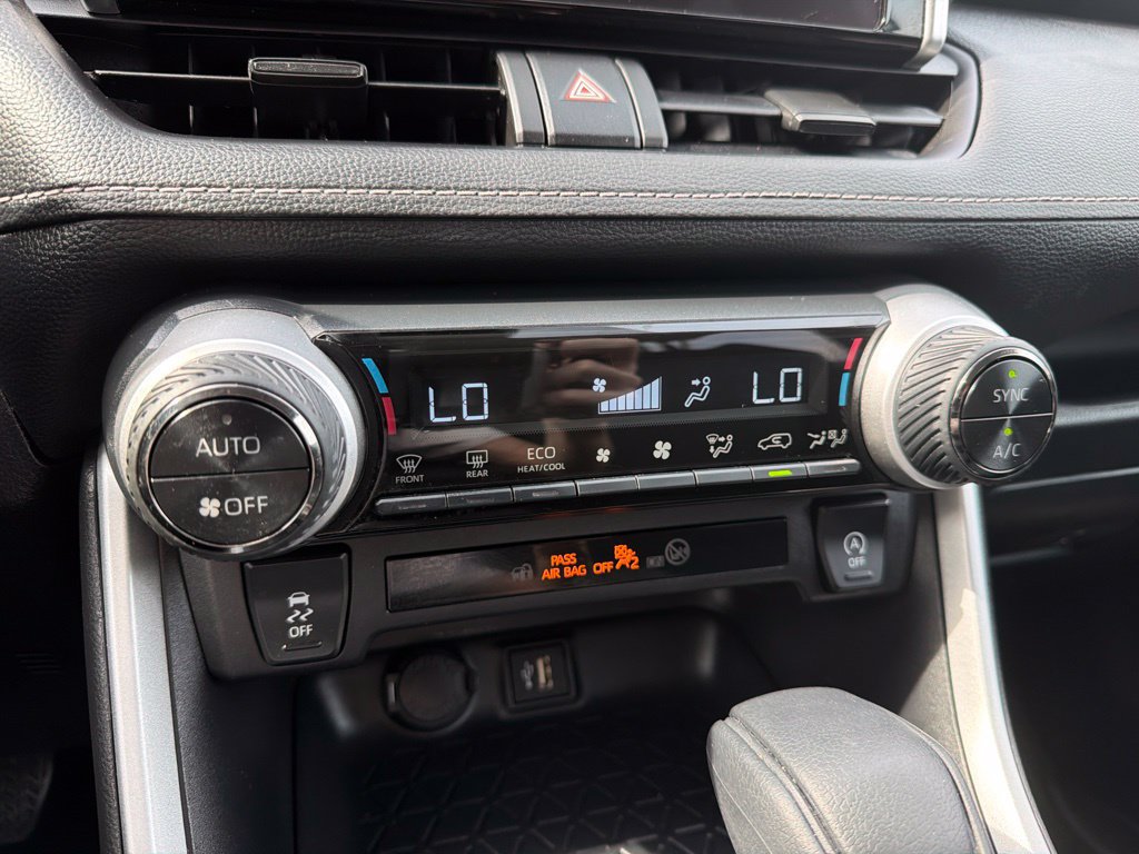 Used 2025 Toyota RAV4 XLE AWD/4WD image 12
