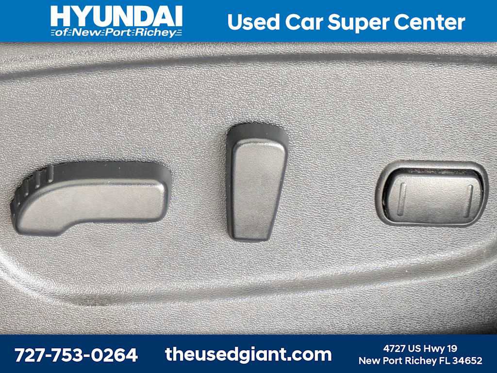 Used 2017 Nissan Rogue SV FWD image 22