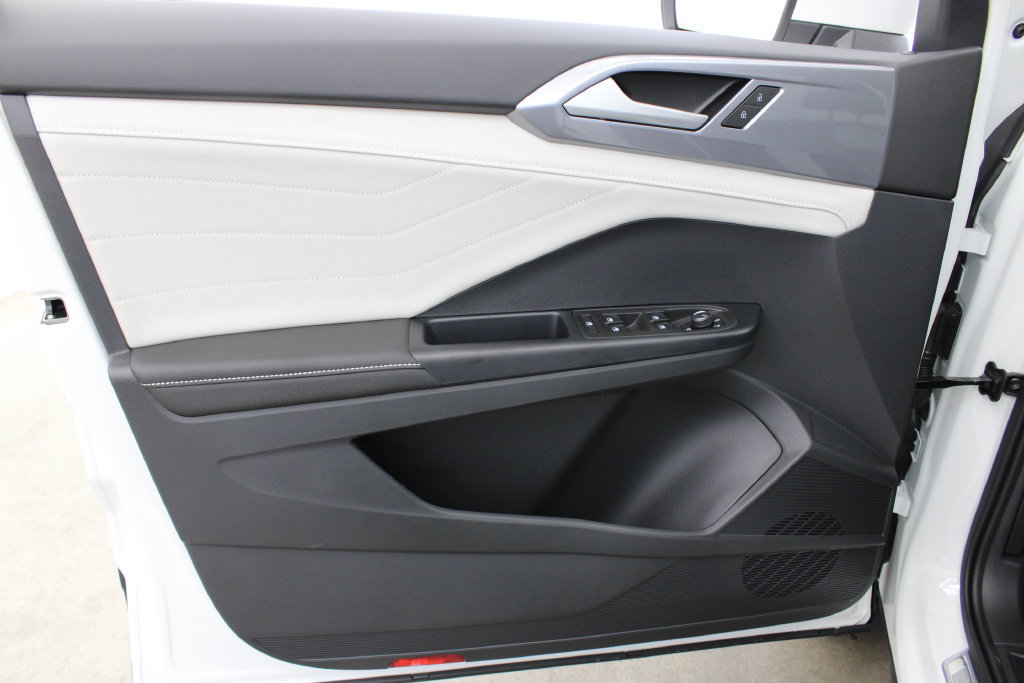 New 2026 Volkswagen Taos SEL AWD/4WD image 17