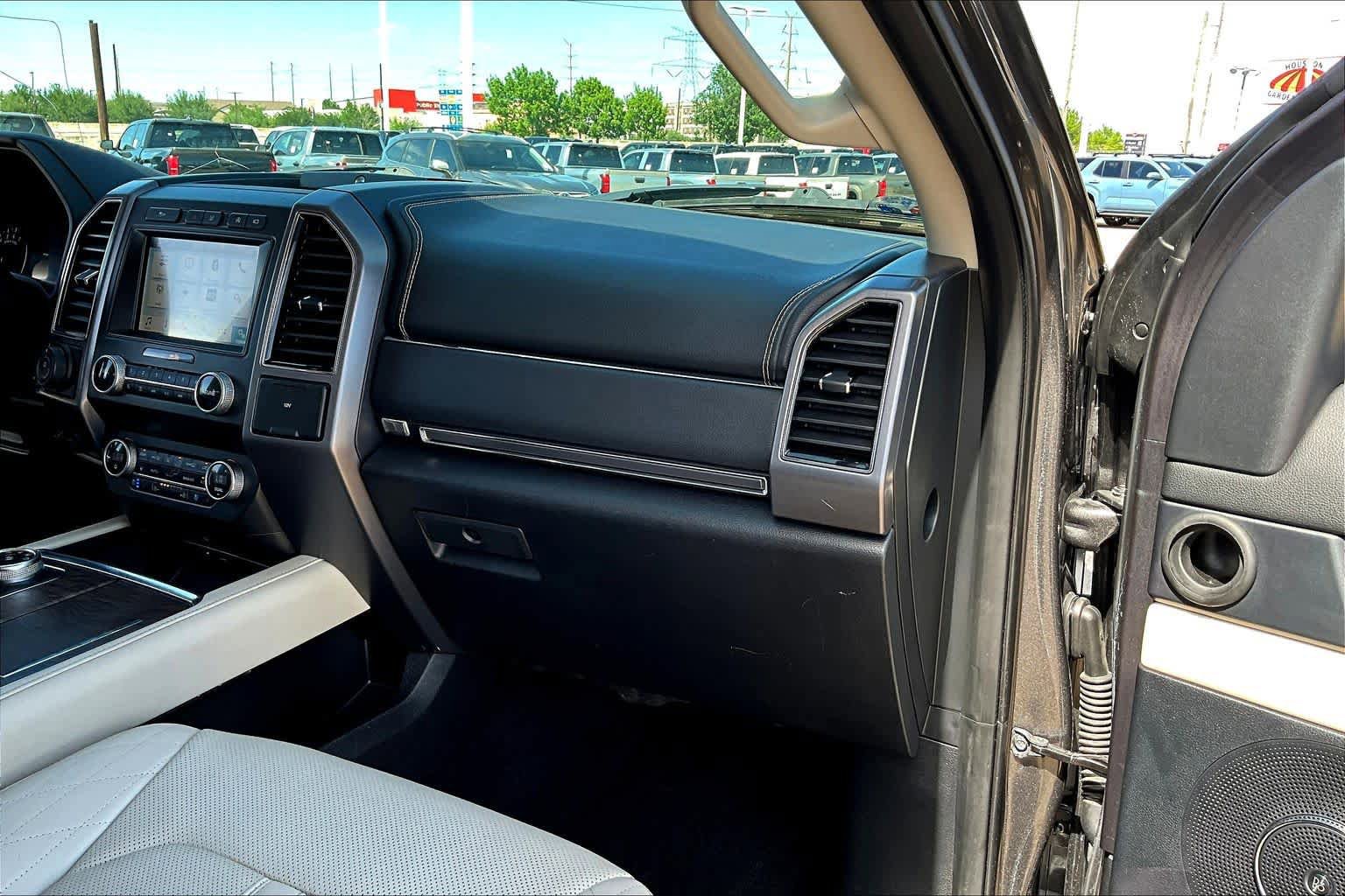 Used 2019 Ford Expedition Max Platinum RWD image 19