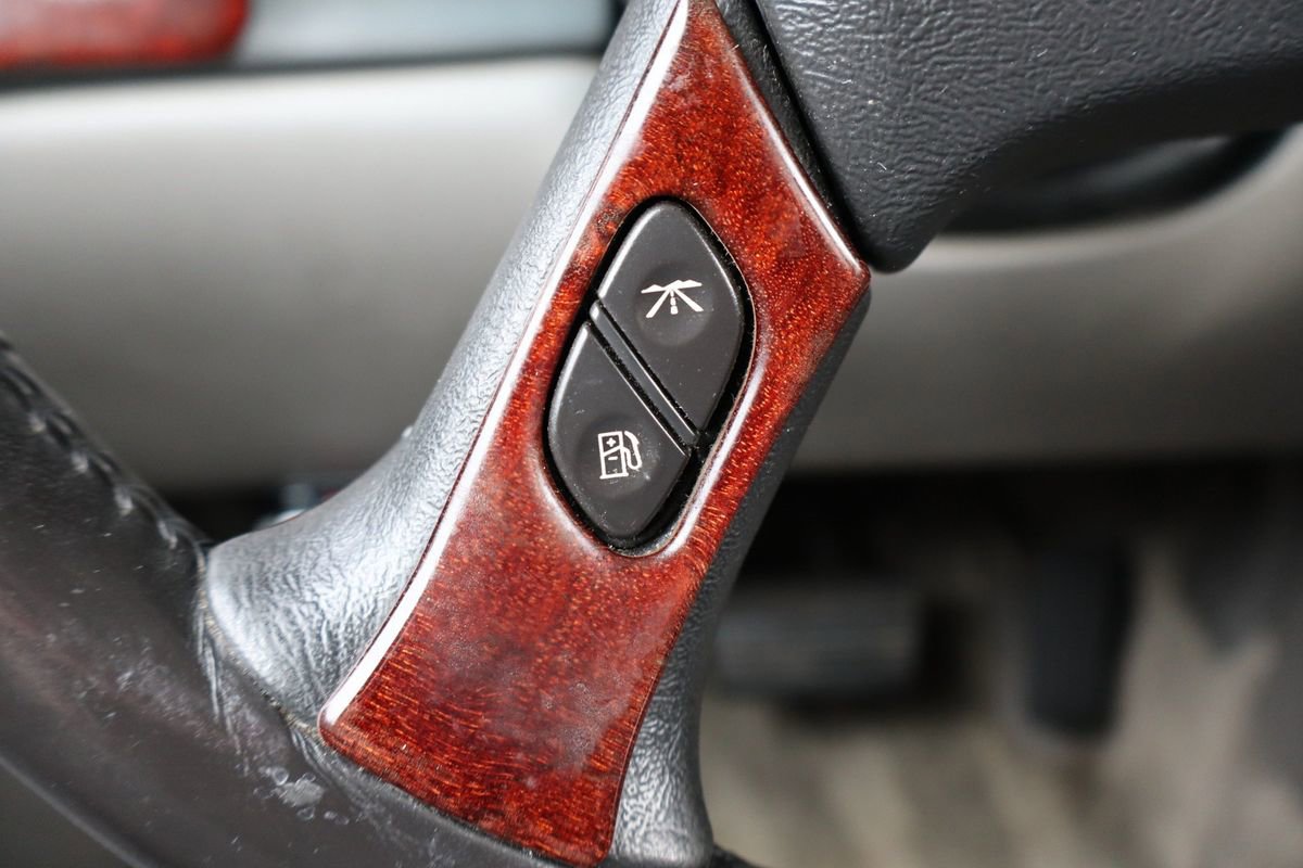 Used 2003 Chevrolet Suburban 2500 LT w/ LT Preferred Equipment Group image 35