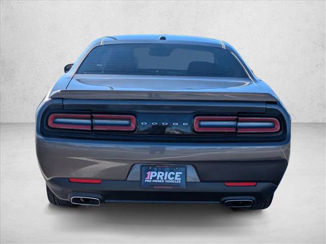 Used 2015 Dodge Challenger SXT image 7