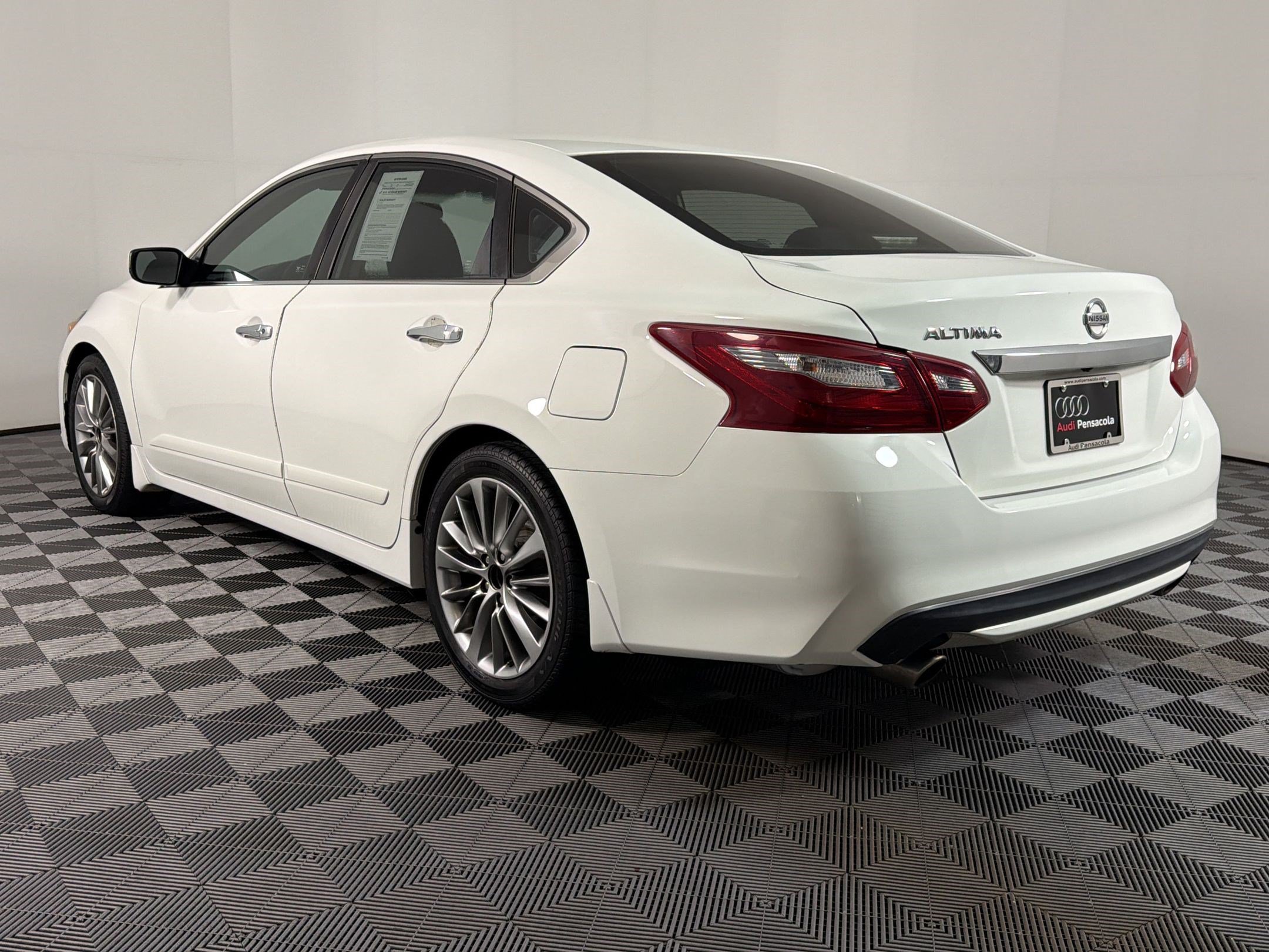 Used 2018 Nissan Altima 2.5 S FWD image 2
